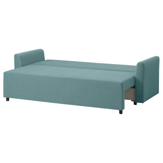 Turkusowa sofa BRISSUND z podłokietnikami, tapicerowana poliestrem pochodzącym z recyklingu, zaprojektowana z myślą o łatwym przekształceniu w łóżko.